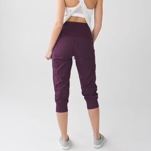 LULULEMON In Flux Crop Pants Plum 4